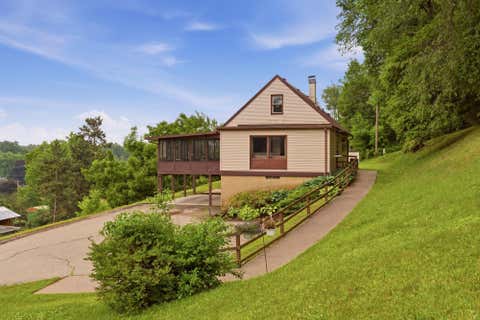 Homes For Sale - 713 S 2nd Street<br/> La Crescent, MN 55947