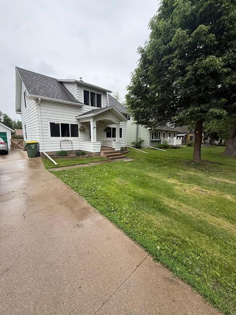 Homes For Sale - 825 7th Street<br/> Pipestone, MN 56164