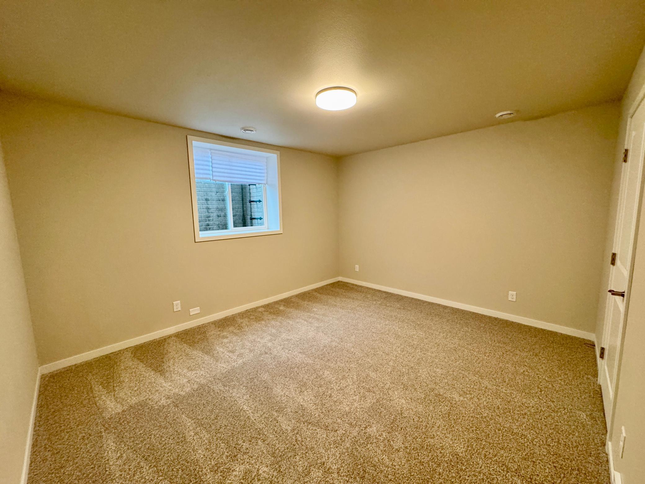 Fargo, North Dakota 58047, United States, 5 Bedrooms Bedrooms, ,3 BathroomsBathrooms,Residential,Pending,230400