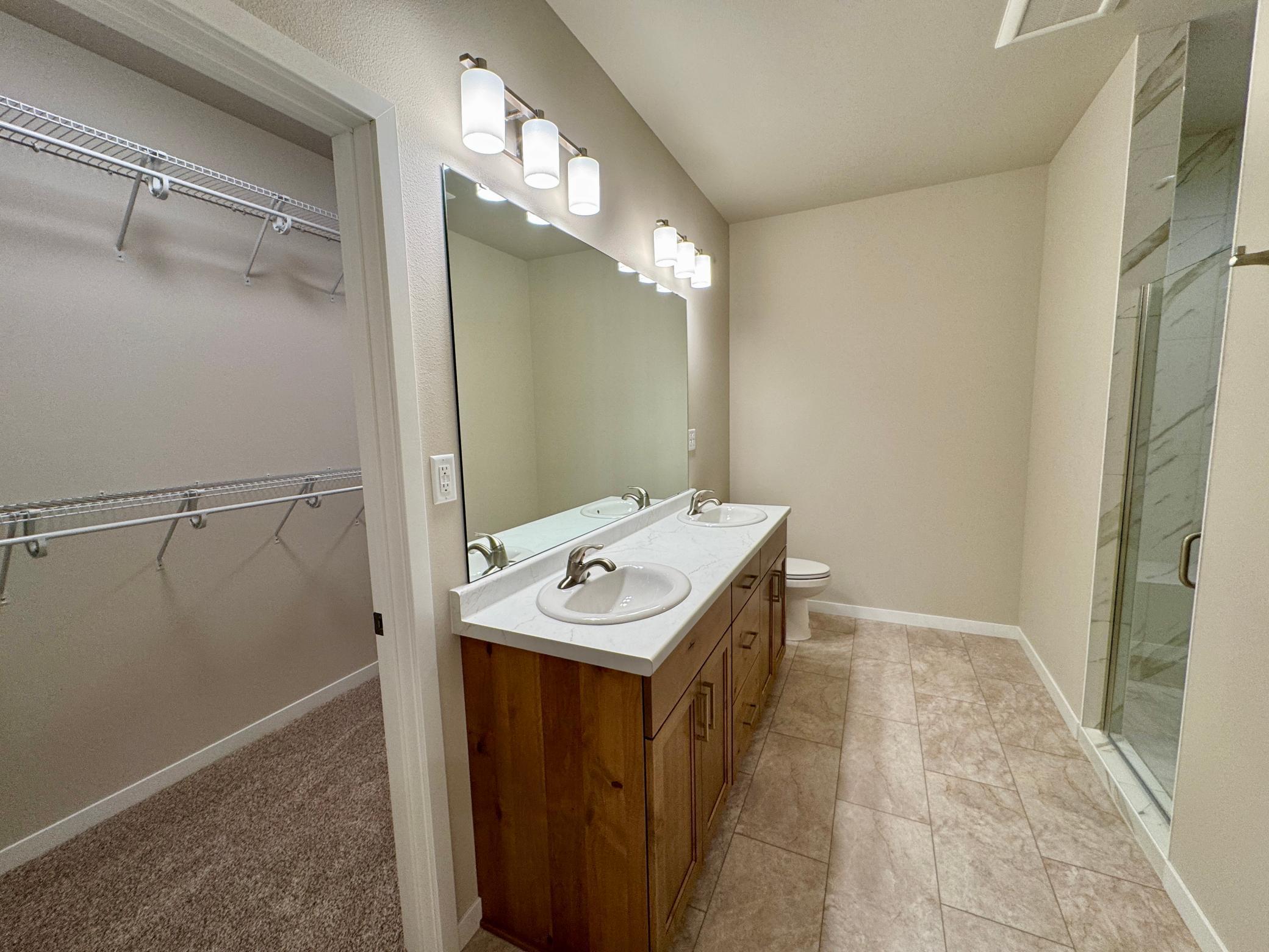 Fargo, North Dakota 58047, United States, 5 Bedrooms Bedrooms, ,3 BathroomsBathrooms,Residential,Pending,230400