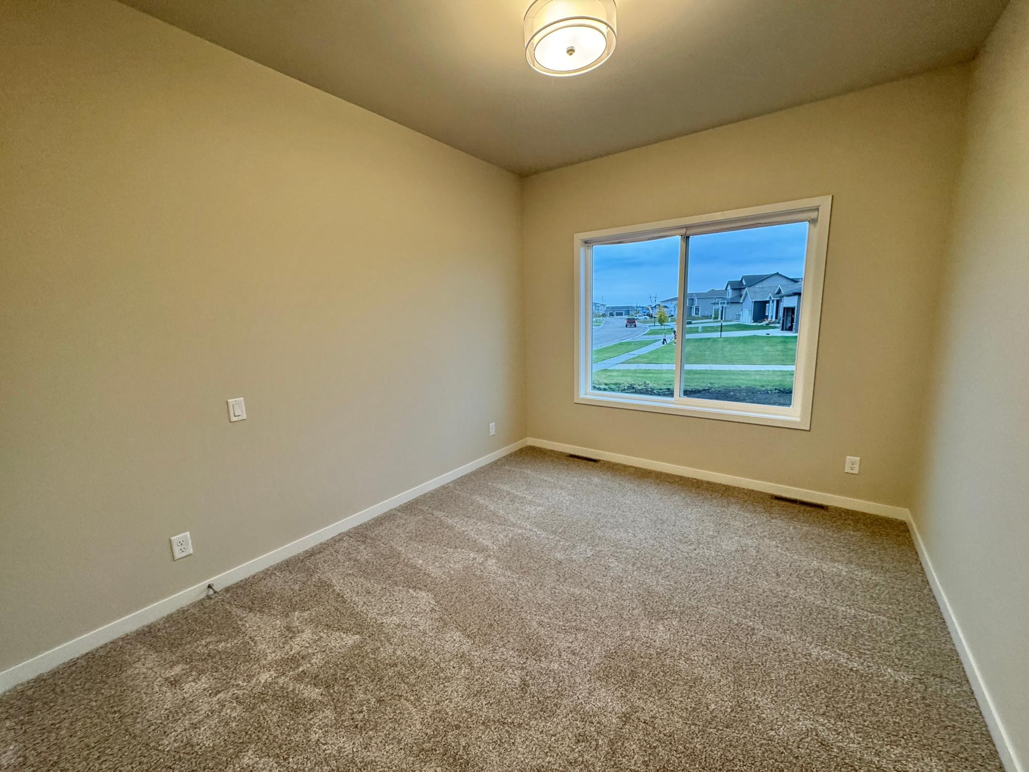 Fargo, North Dakota 58047, United States, 5 Bedrooms Bedrooms, ,3 BathroomsBathrooms,Residential,Pending,230400