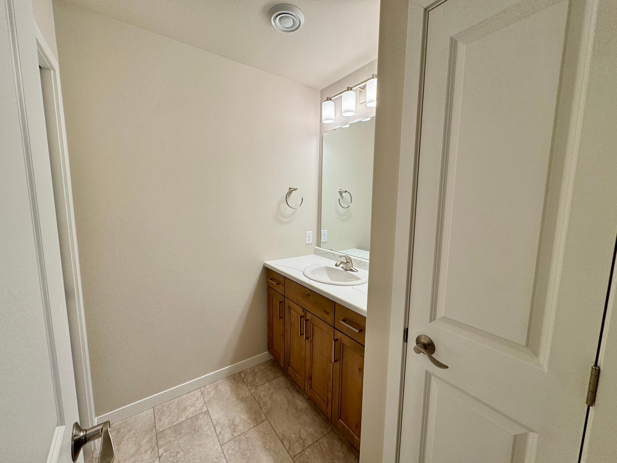 Fargo, North Dakota 58047, United States, 5 Bedrooms Bedrooms, ,3 BathroomsBathrooms,Residential,Pending,230400