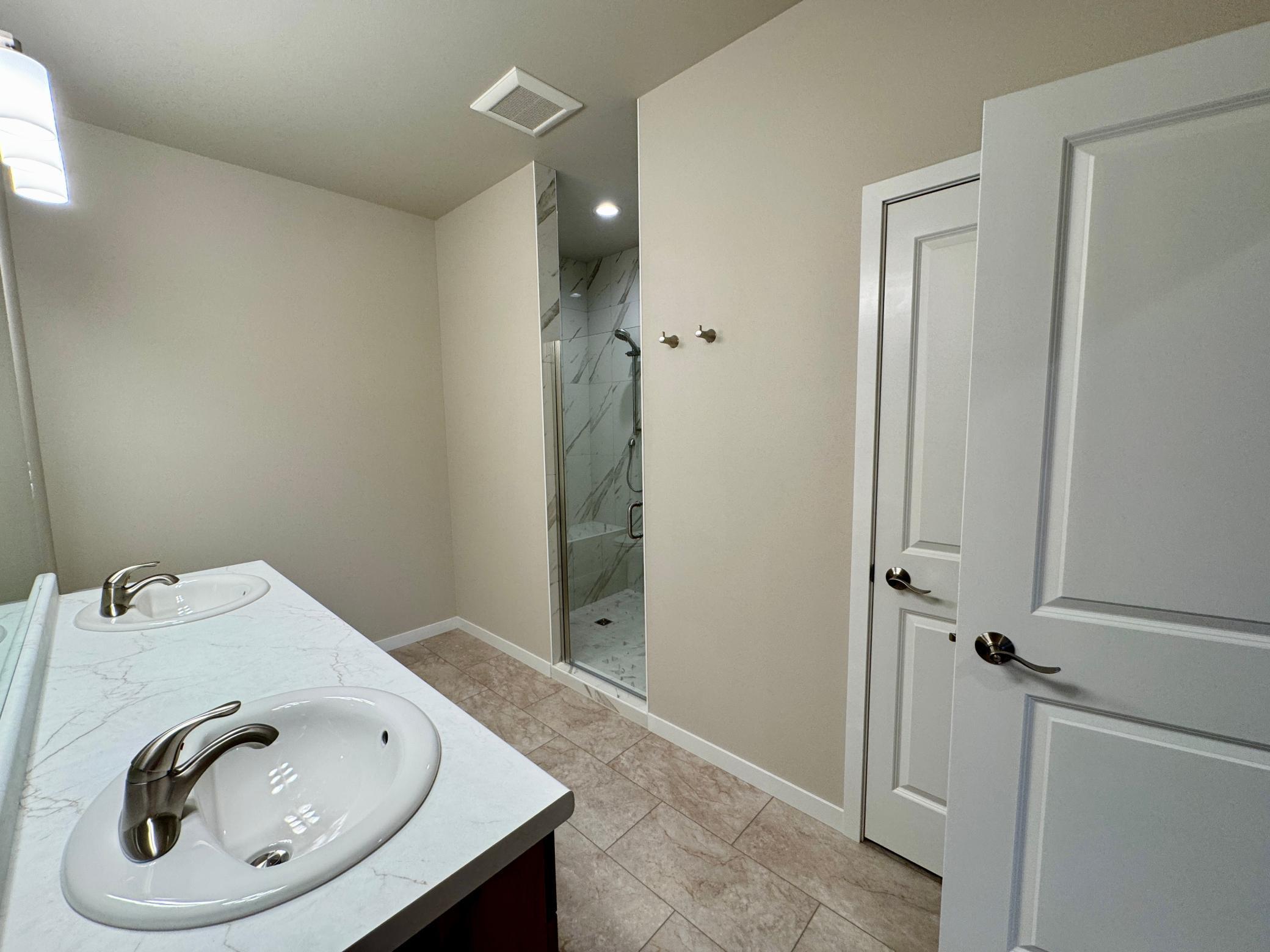 Fargo, North Dakota 58047, United States, 5 Bedrooms Bedrooms, ,3 BathroomsBathrooms,Residential,Pending,230400