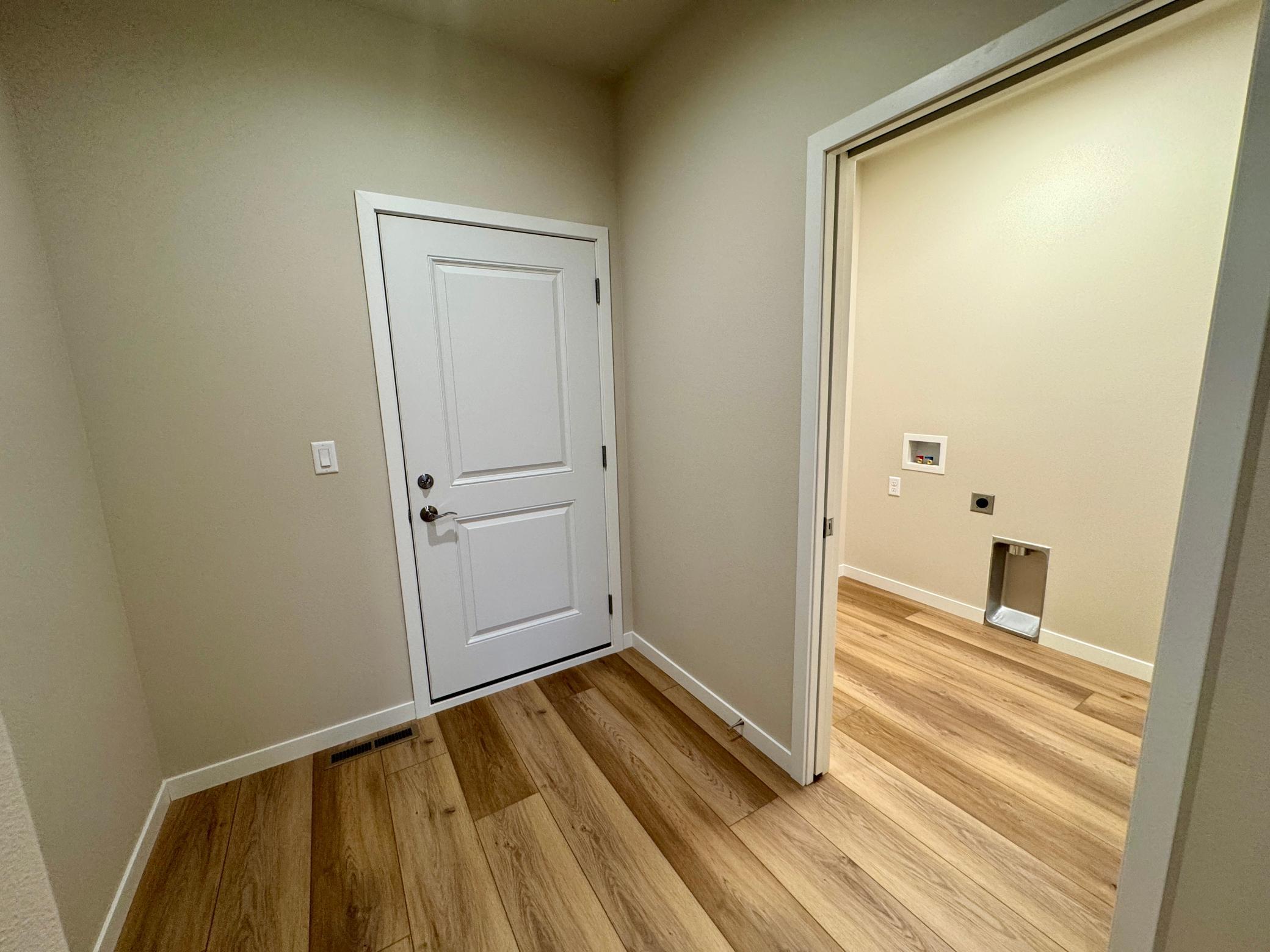 Fargo, North Dakota 58047, United States, 5 Bedrooms Bedrooms, ,3 BathroomsBathrooms,Residential,Pending,230400