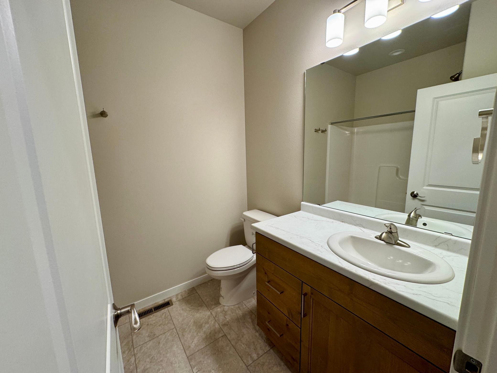 Fargo, North Dakota 58047, United States, 5 Bedrooms Bedrooms, ,3 BathroomsBathrooms,Residential,Pending,230400