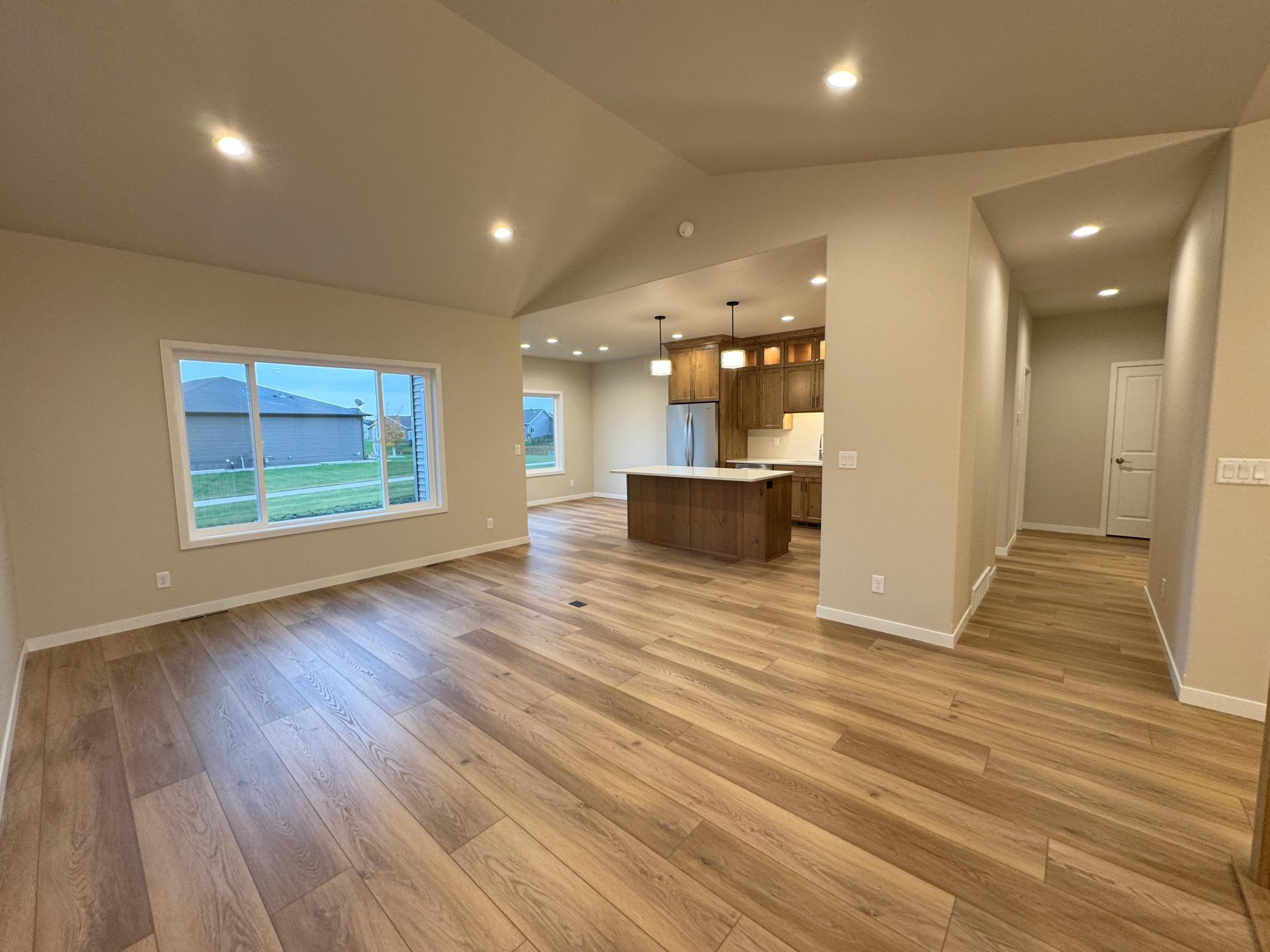 Fargo, North Dakota 58047, United States, 5 Bedrooms Bedrooms, ,3 BathroomsBathrooms,Residential,Pending,230400