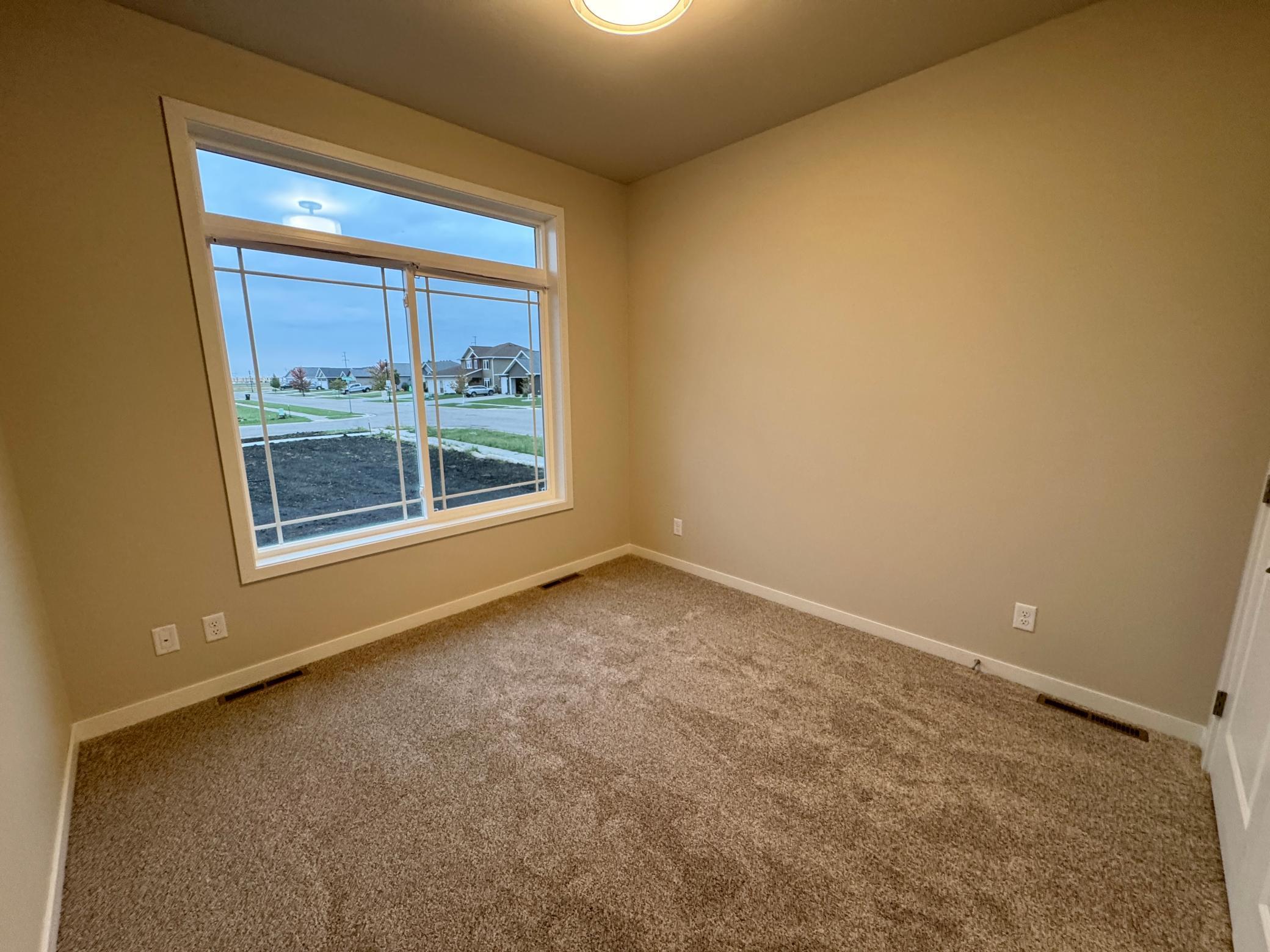 Fargo, North Dakota 58047, United States, 5 Bedrooms Bedrooms, ,3 BathroomsBathrooms,Residential,Pending,230400