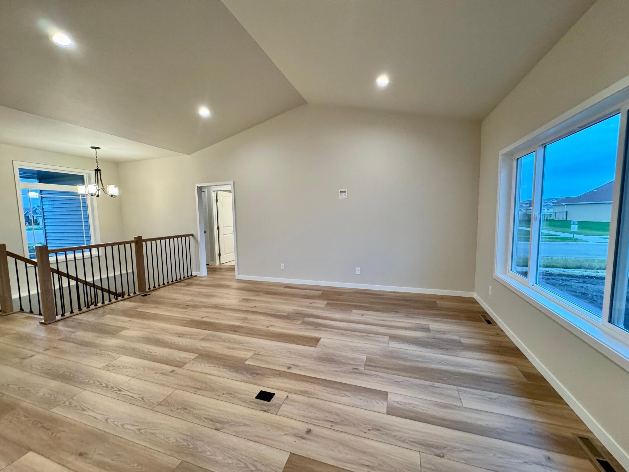 Fargo, North Dakota 58047, United States, 5 Bedrooms Bedrooms, ,3 BathroomsBathrooms,Residential,Pending,230400