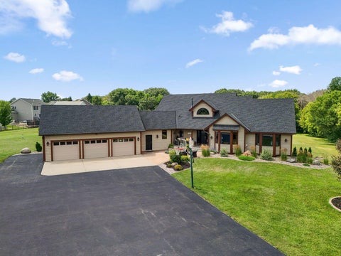 Homes For Sale - 2400 Jennifer Lane<br/> Shakopee, MN 55379