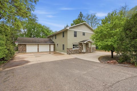 Homes For Sale - 870 County Road F<br/> Saint Paul, MN 55127