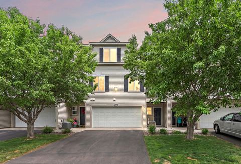 Townhouse For Sale - 3674 Abercrombie Lane<br/> Stillwater, MN 55082
