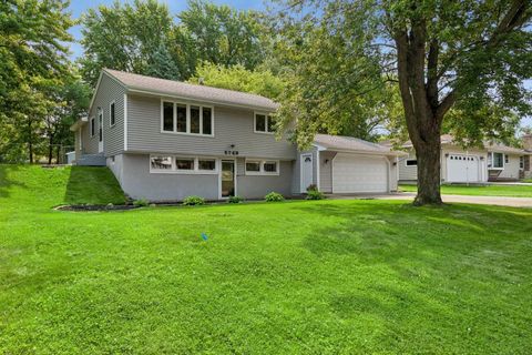 Homes For Sale - 5749 W Glen Moor Road<br/> Minnetonka, MN 55345