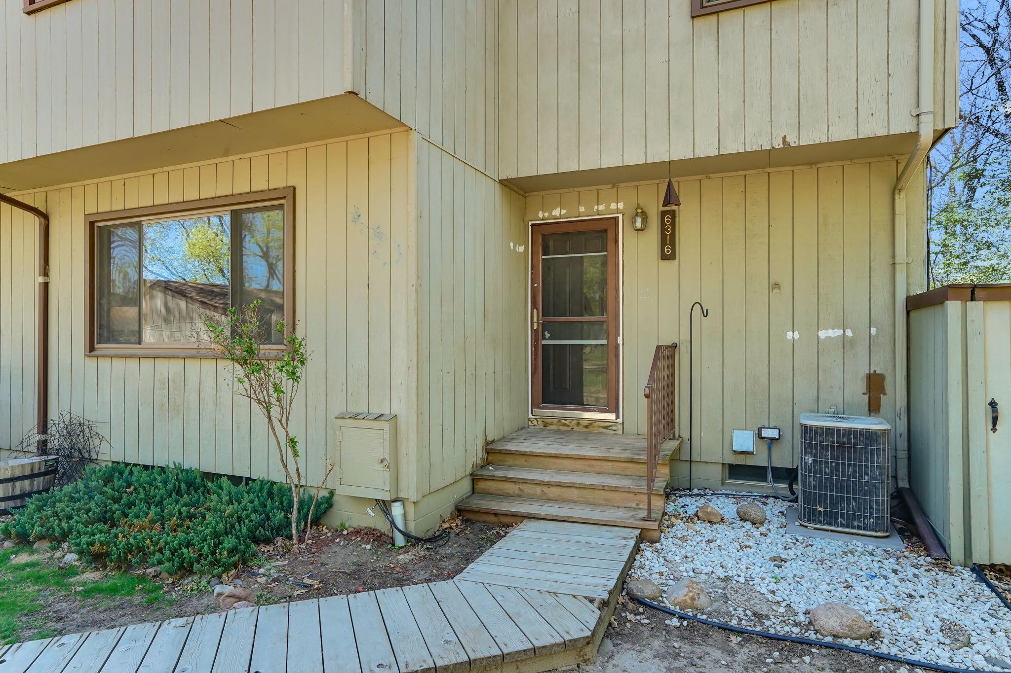 6316 Saint Johns Drive, Eden Prairie, Minnesota image 4