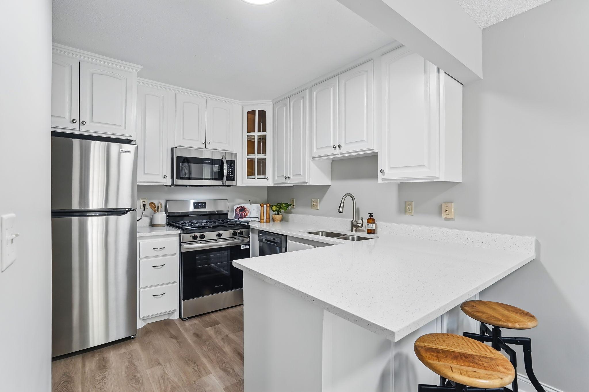6316 Saint Johns Drive, Eden Prairie, Minnesota image 2