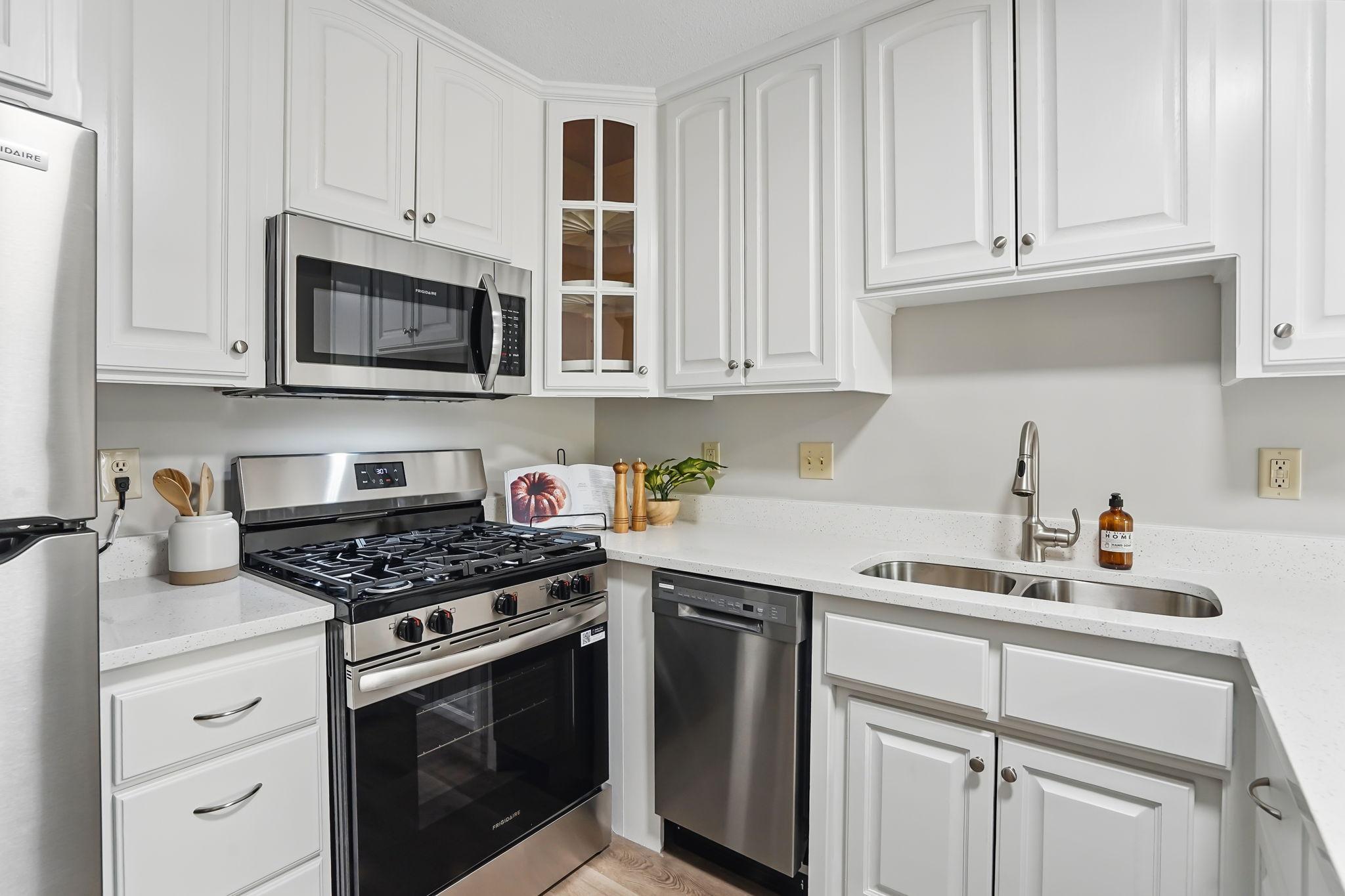 6316 Saint Johns Drive, Eden Prairie, Minnesota image 12