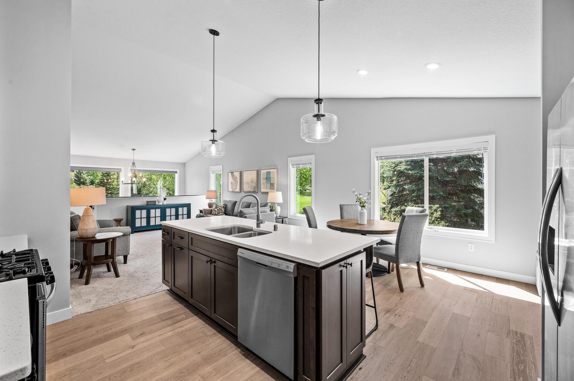 10733 Knollwood Lane, Woodbury, Minnesota image 12