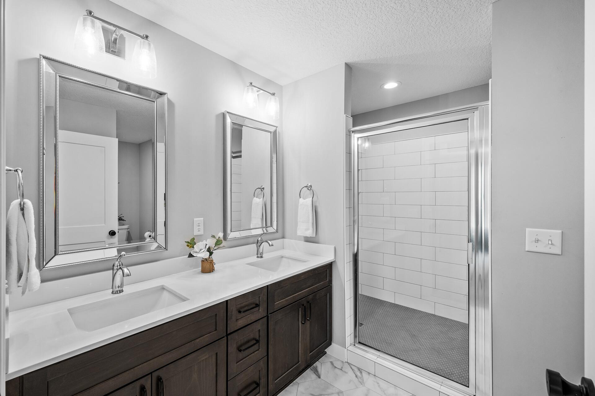 10733 Knollwood Lane, Woodbury, Minnesota image 18