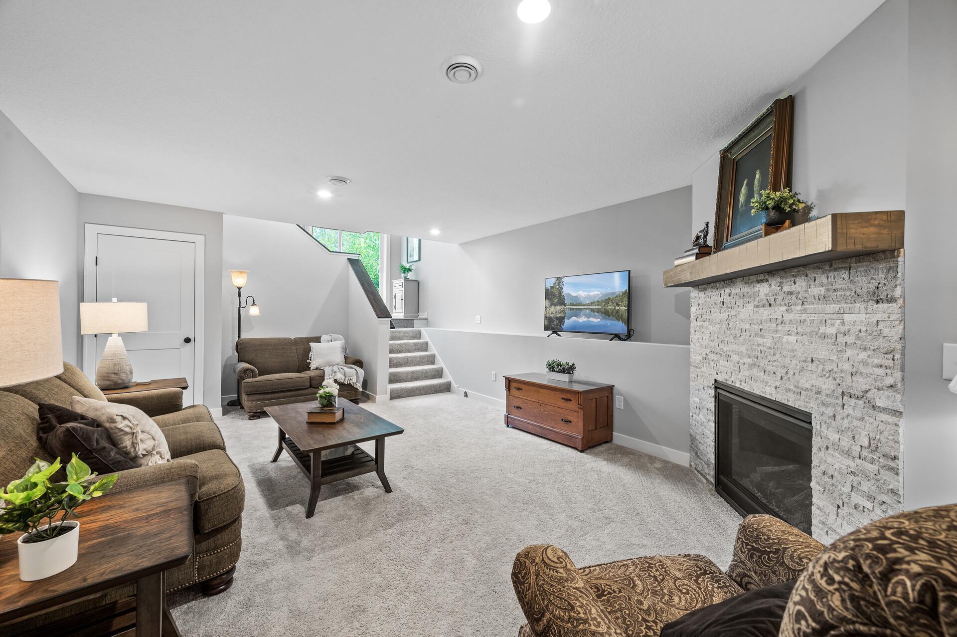 10733 Knollwood Lane, Woodbury, Minnesota image 24