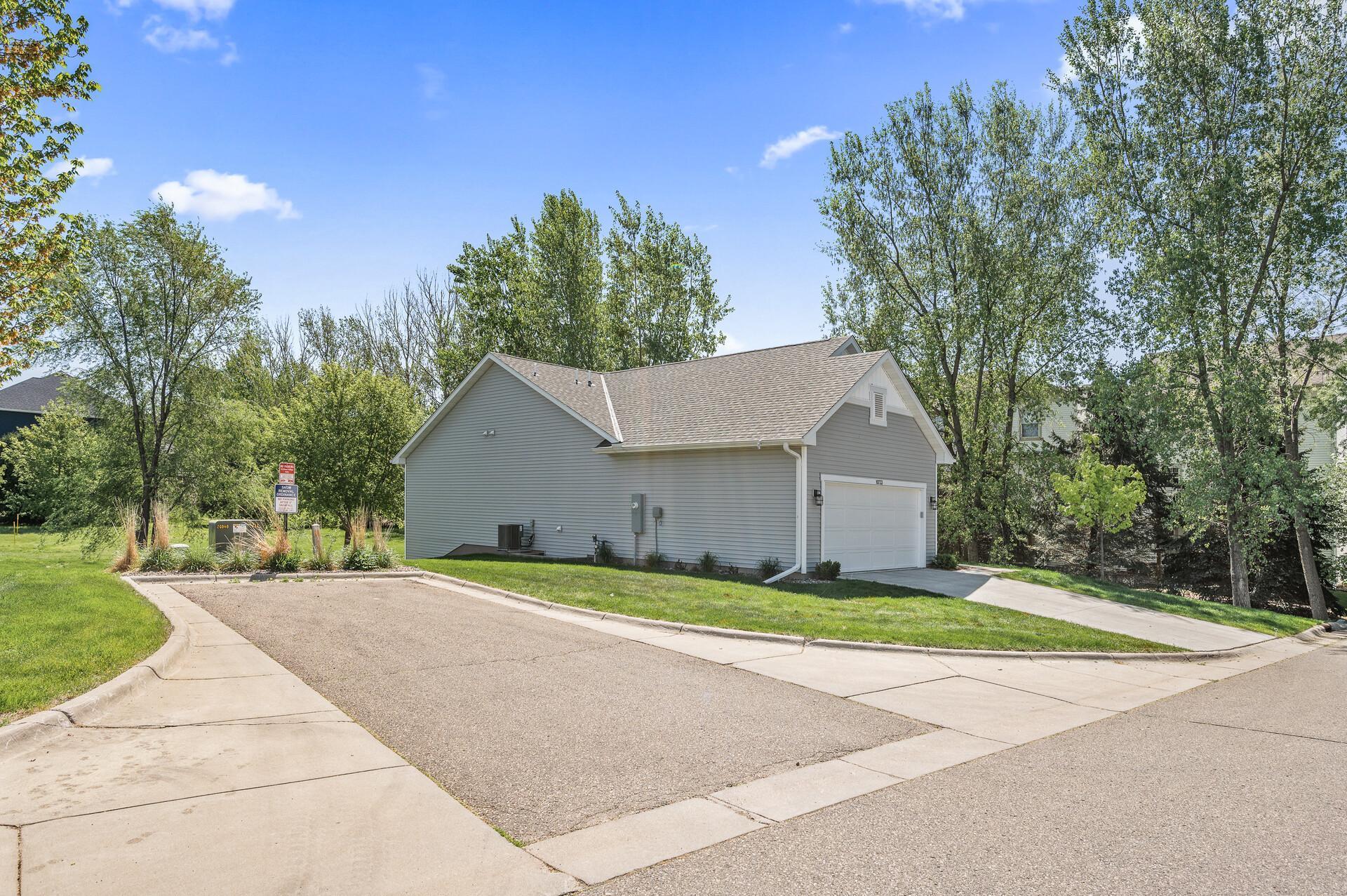 10733 Knollwood Lane, Woodbury, Minnesota image 5