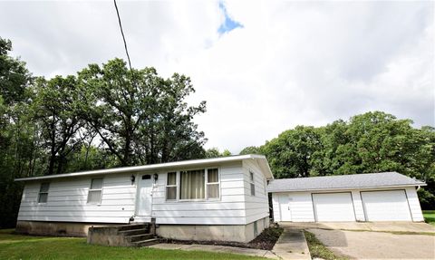 Homes For Sale - 809 11th Avenue<br/> Roseau County, Roseau, MN 56751