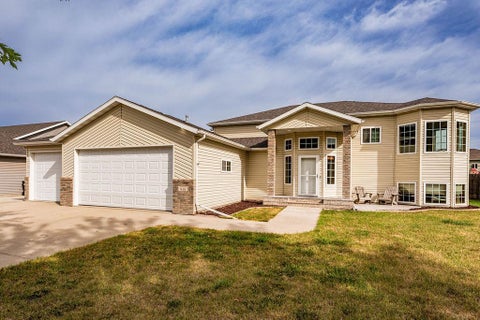 Homes For Sale - 938 Parkway Drive<br/> Cass County, West Fargo, ND 58078