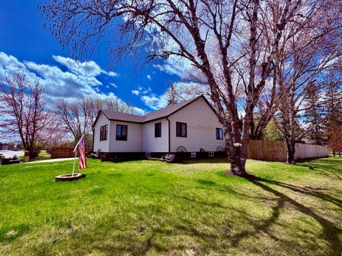 Homes For Sale - 121 5th Avenue<br/> Baudette, MN 56623