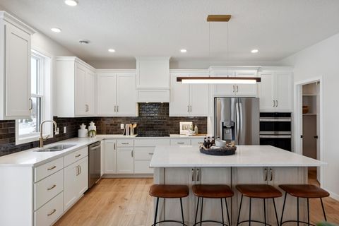 Homes For Sale - 3496 Knightsbridge Trail<br/> Washington County, Lake Elmo, MN 55042