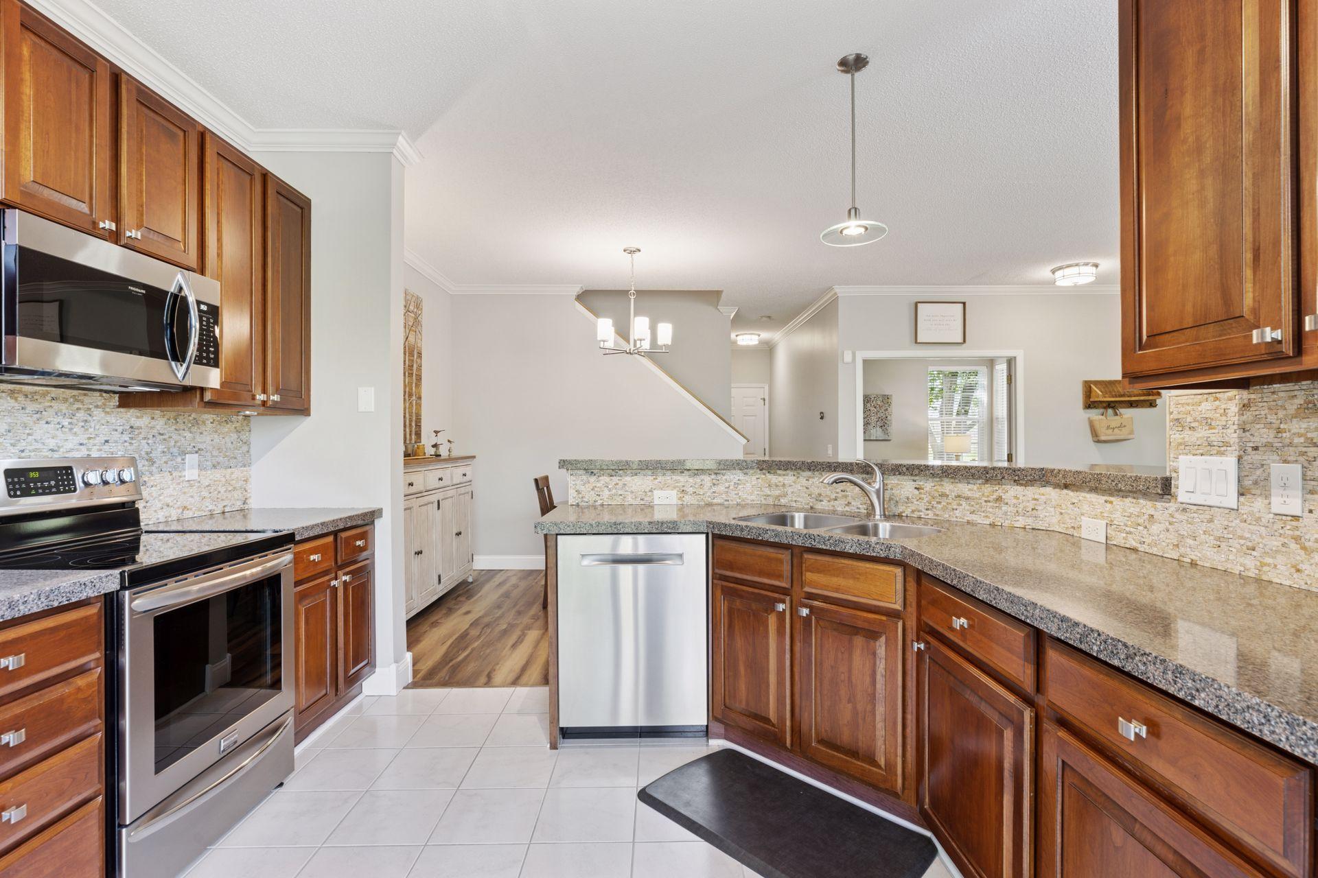 9010 Comstock Lane, Maple Grove, Minnesota image 17