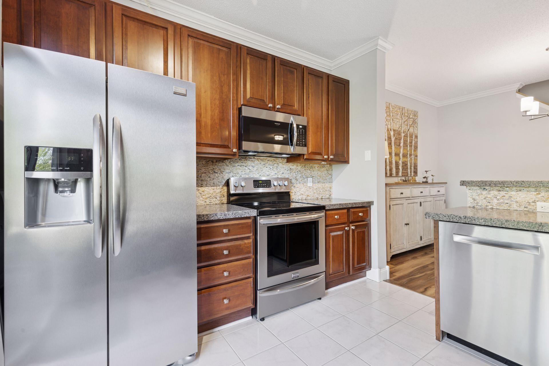 9010 Comstock Lane, Maple Grove, Minnesota image 16