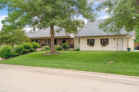 Homes For Sale - 1845 Paulis Drive<br/> Faribault, MN 55021
