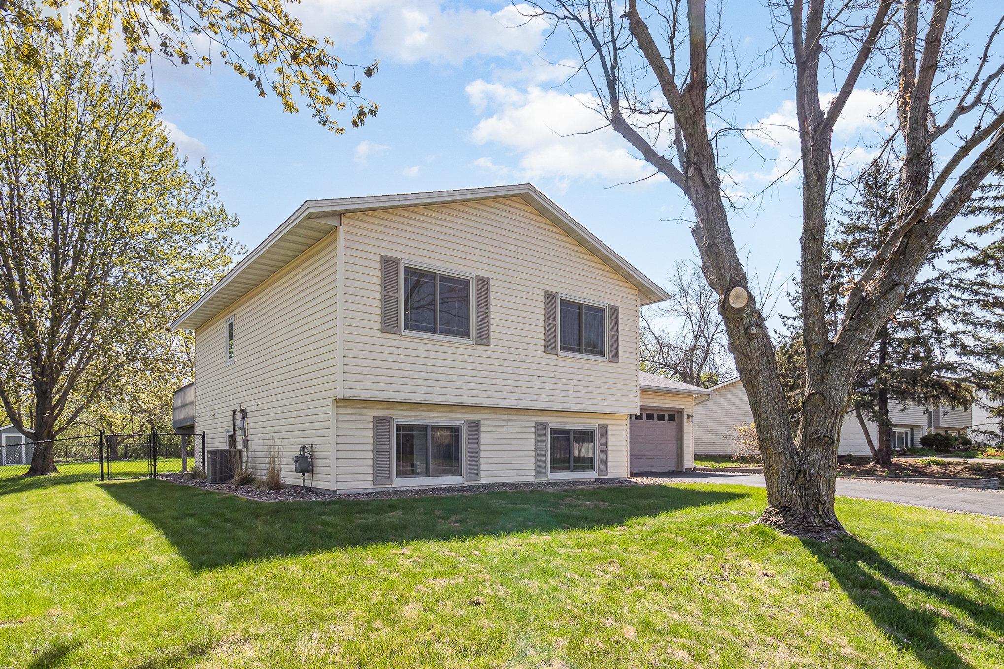14707 Burnell Park Drive, Burnsville, Minnesota image 2