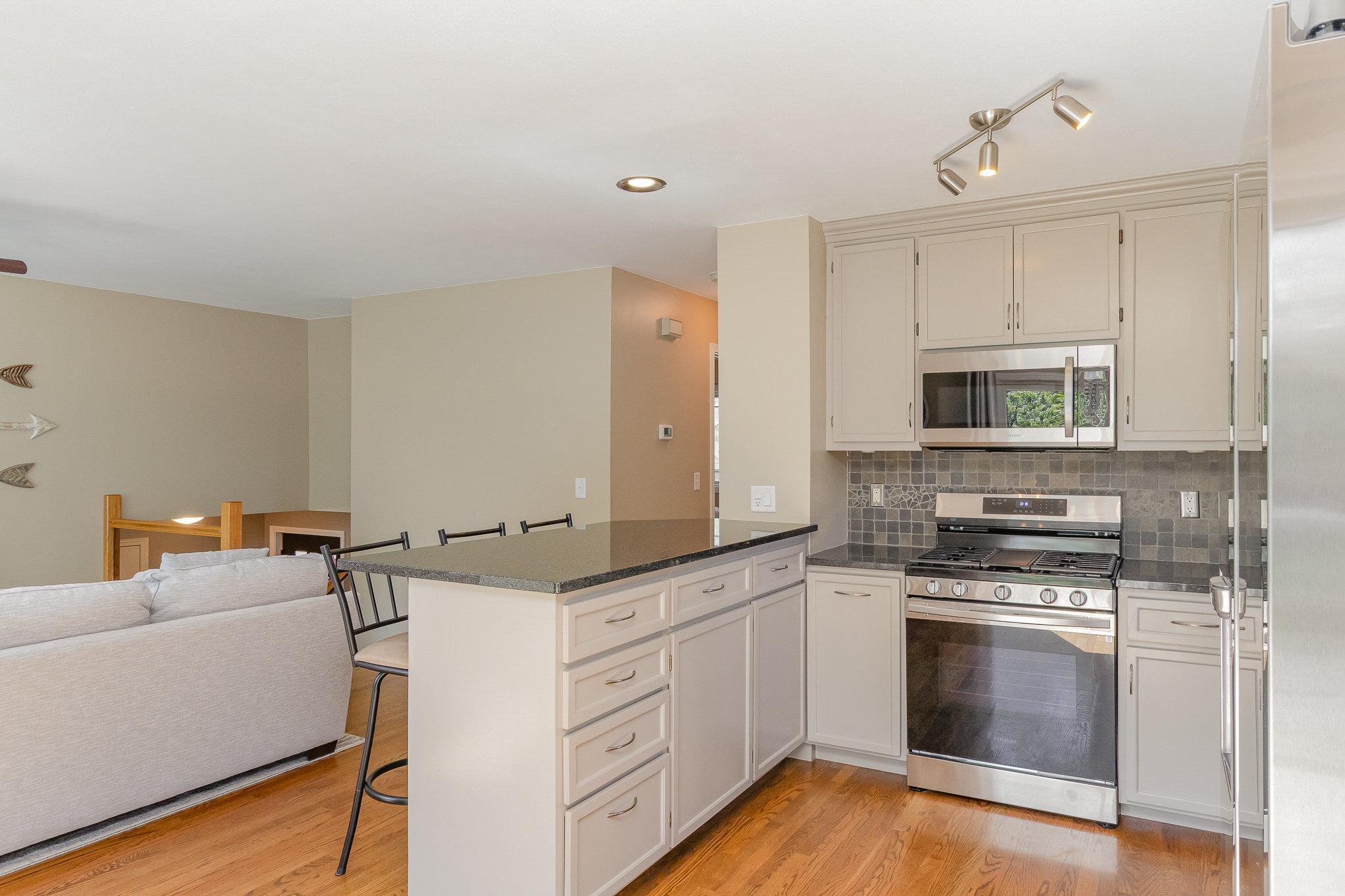 14707 Burnell Park Drive, Burnsville, Minnesota image 8