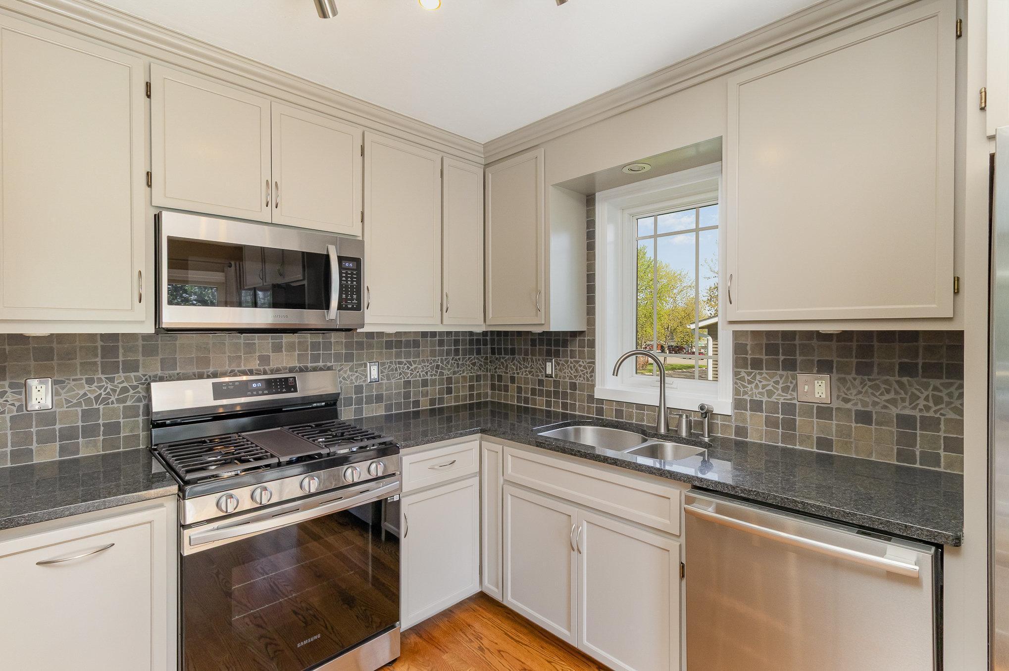 14707 Burnell Park Drive, Burnsville, Minnesota image 7