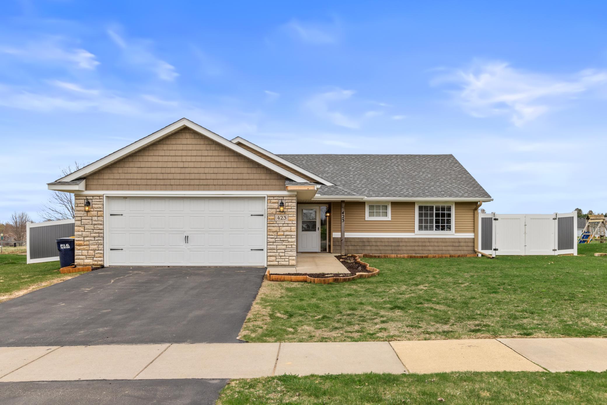 423 W Overlook Drive, Ellsworth, Wisconsin image 1