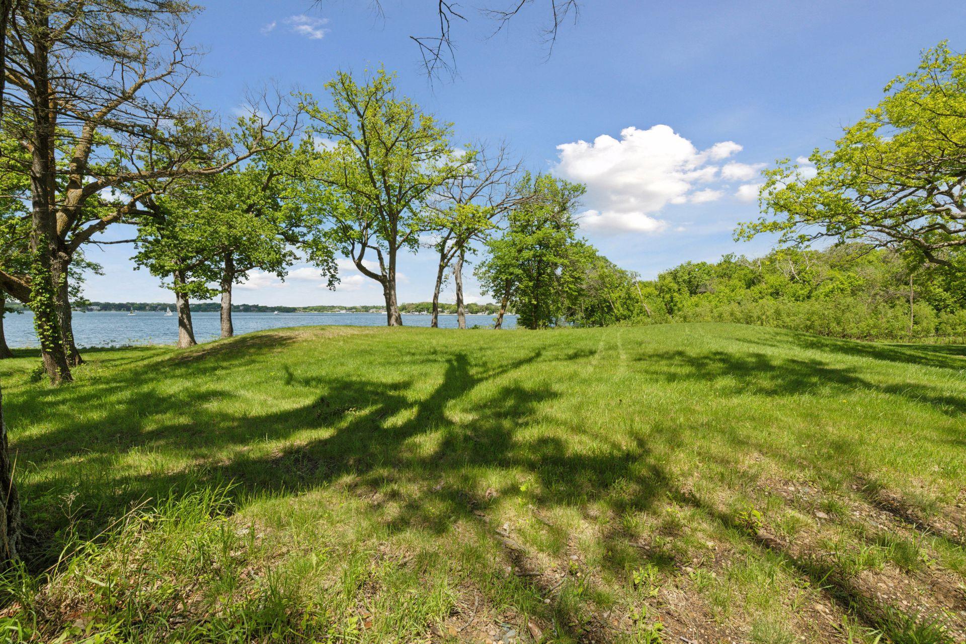 535 Bushaway Road, Wayzata, Minnesota image 12