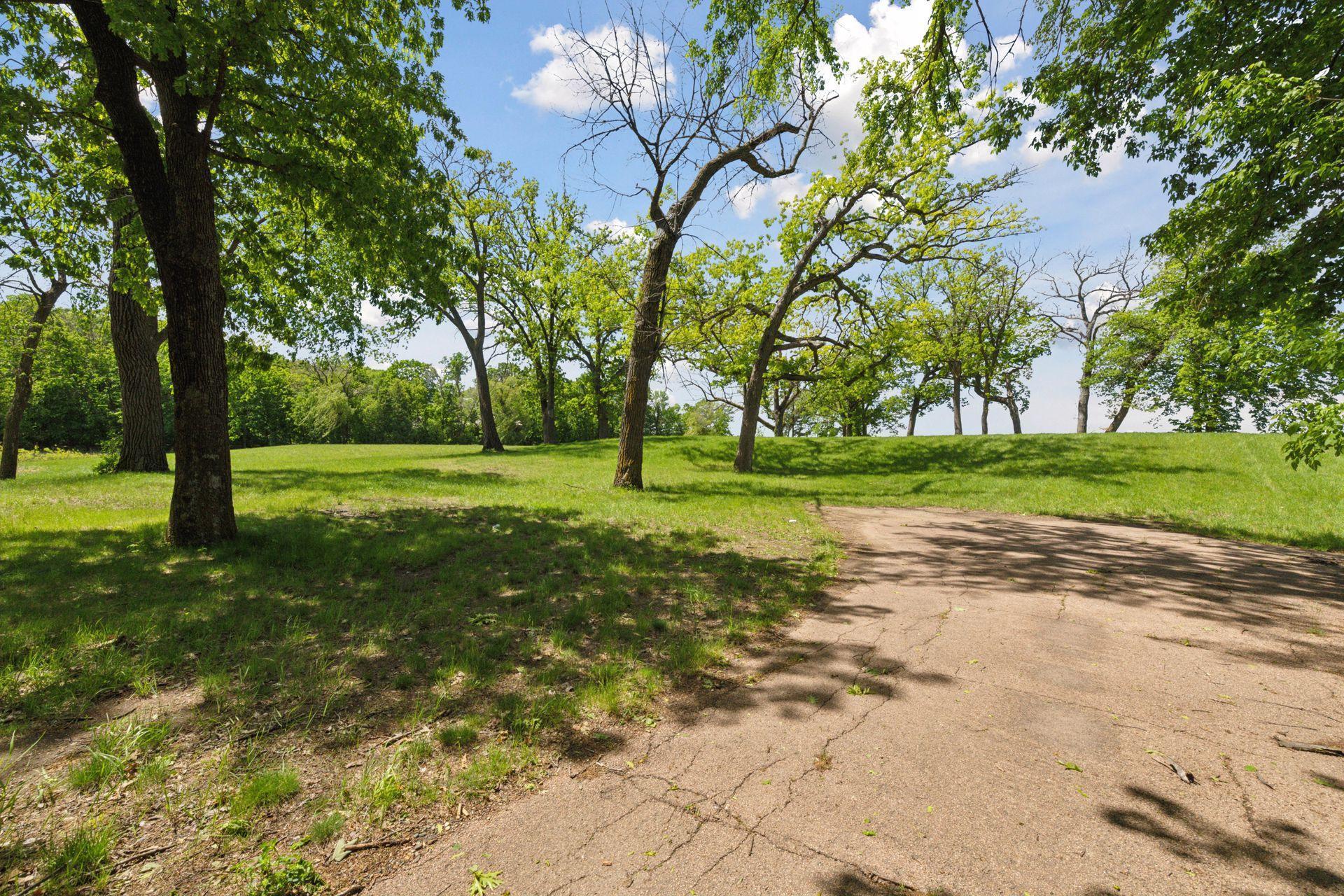 535 Bushaway Road, Wayzata, Minnesota image 11