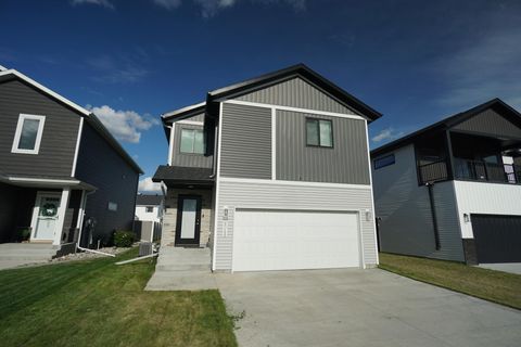 Homes For Sale - 8068 Goldfinch Drive<br/> Horace, ND 58047