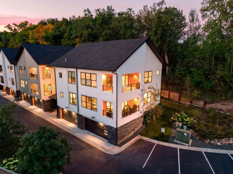 Condo For Sale - 5734 Shady Oak Road<br/> Minnetonka, MN 55343