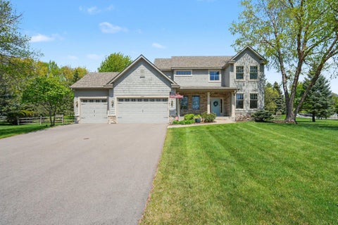 Homes For Sale - 2350 Fawn Hill Court<br/> Chanhassen, MN 55317