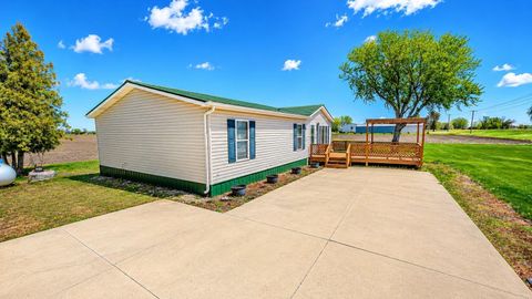 Homes For Sale - 82090 State Highway 251<br/> Freeborn County, Hollandale, MN 56045