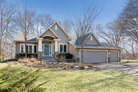 Homes For Sale - 4424 Camelot Drive<br/> Minnetonka, MN 55345