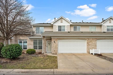 Townhouse For Sale - 9651 Belmont Lane<br/> Eden Prairie, MN 55347
