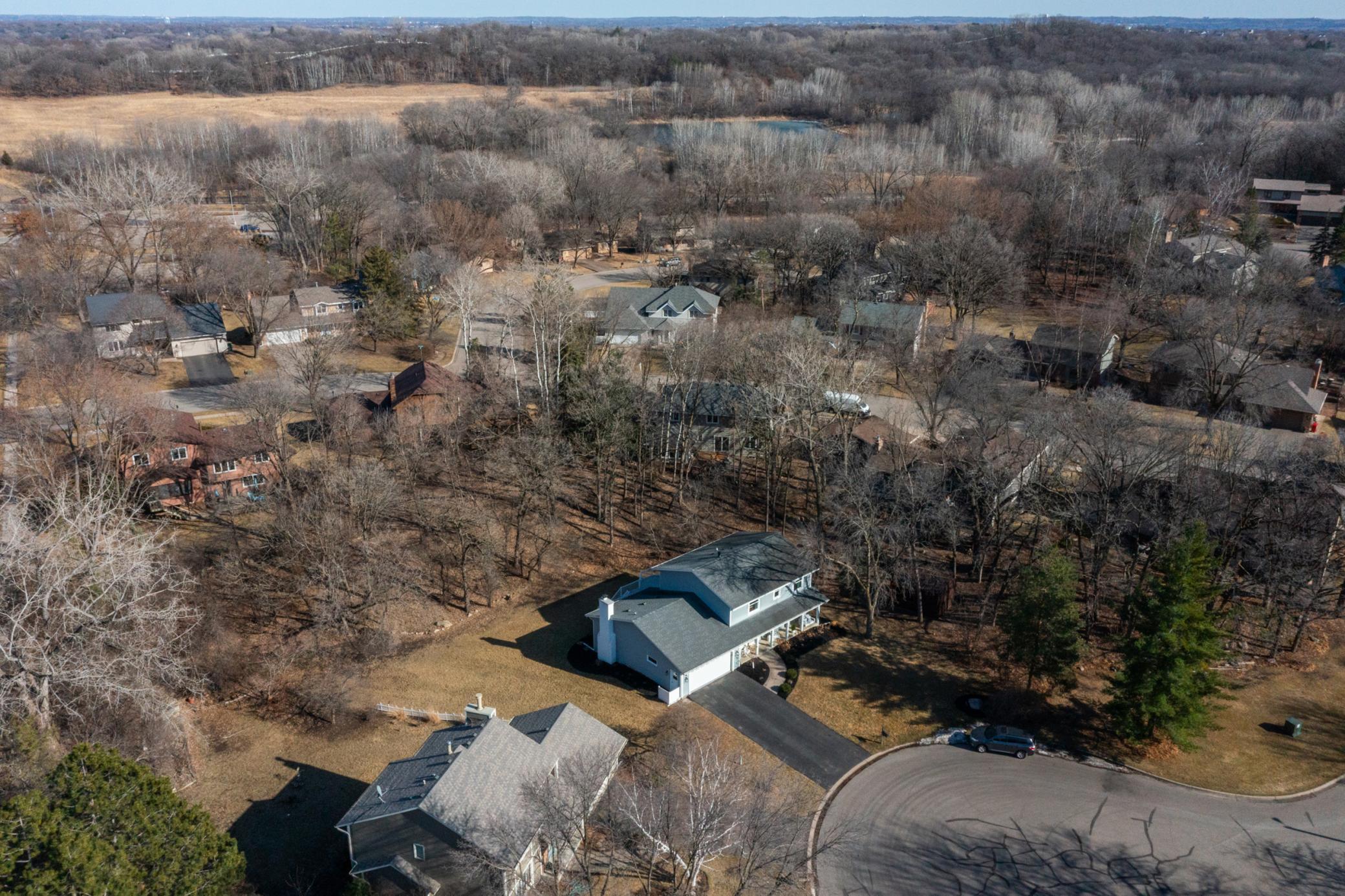 8634 Wood Cliff Circle, Bloomington, Minnesota image 8