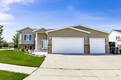 Homes For Sale - 933 Westport Parkway<br/> Cass County, West Fargo, ND 58078