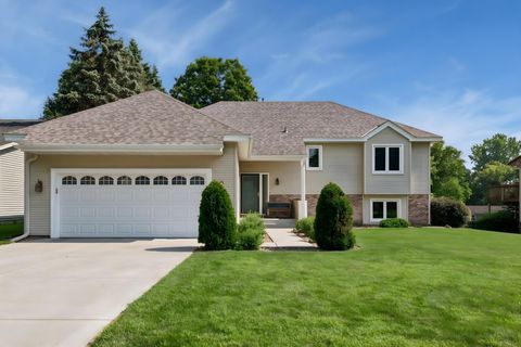 Homes For Sale - 15481 Michele Lane<br/> Hennepin County, Eden Prairie, MN 55346