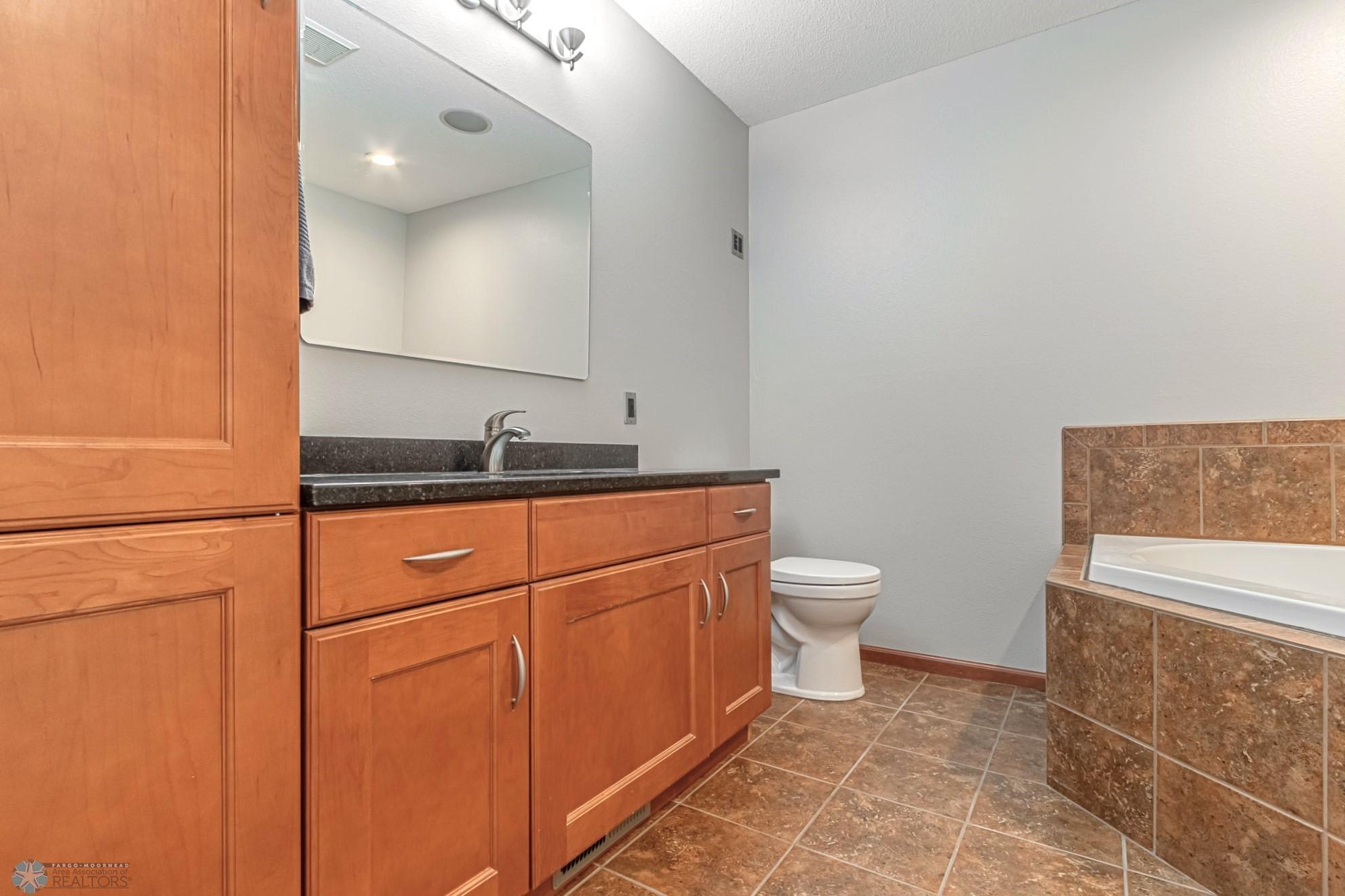 1766 Evergreen Way, West Fargo, North Dakota image 35