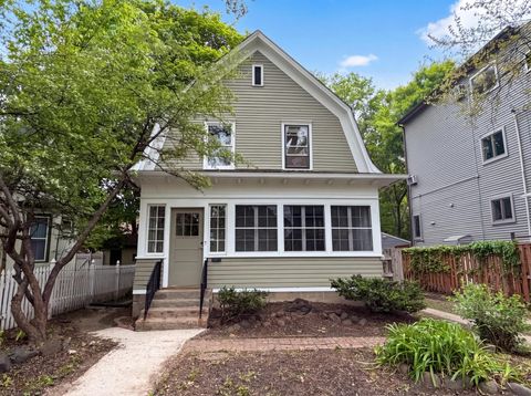 Homes For Sale - 515 W 22nd Street<br/> Hennepin County, Minneapolis, MN 55405