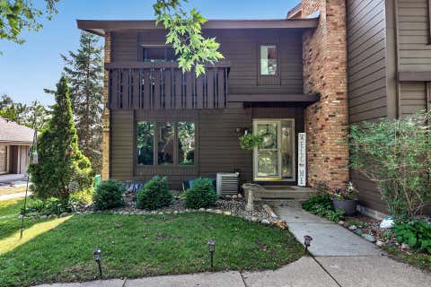 Townhouse For Sale - 55 Birnamwood Drive<br/> Dakota County, Burnsville, MN 55337