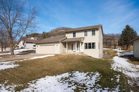 Homes For Sale - 348 Regent Drive<br/> La Crescent, MN 55947