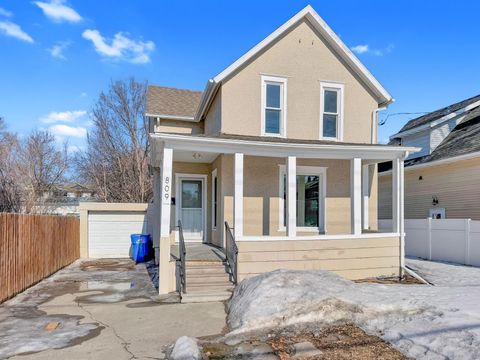 Homes For Sale - 809 11th Avenue<br/> Fargo, ND 58102